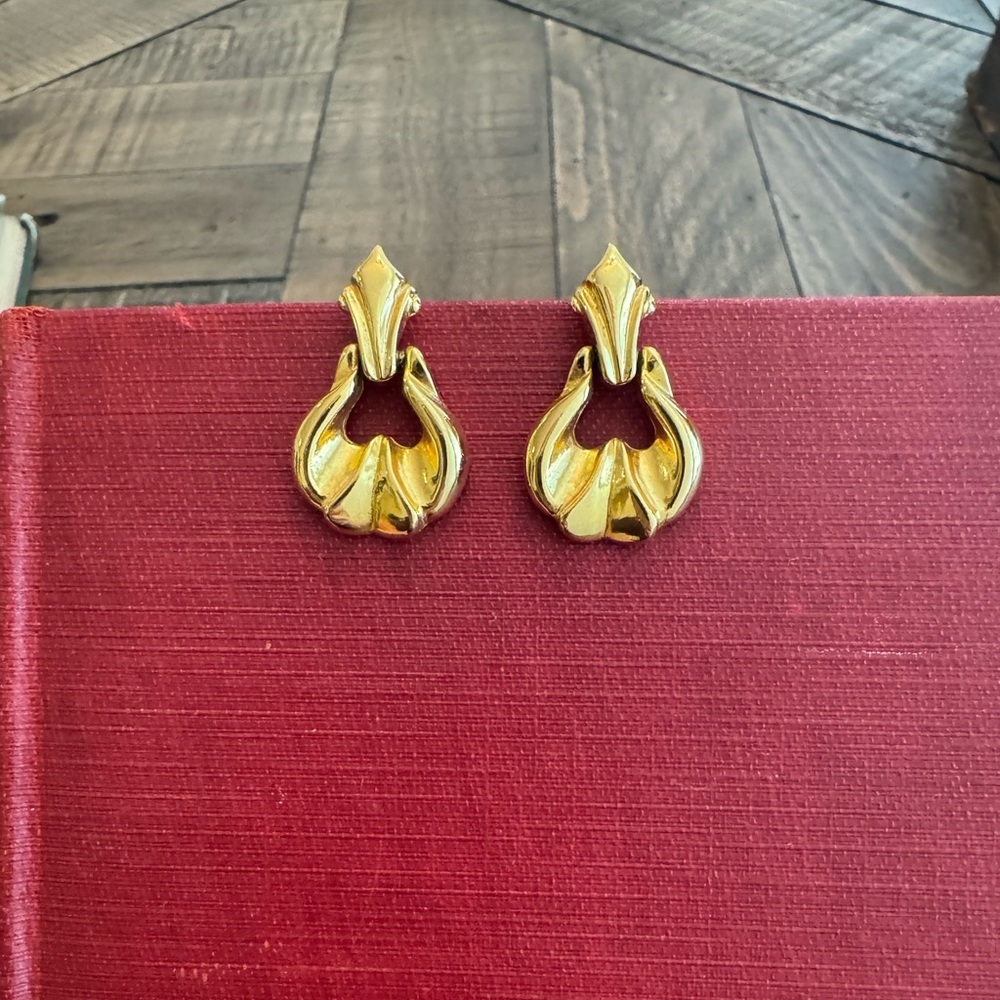 Vintage 1990s Gold Tone Drop Earrings, Door Knocker Earrings, Old Money Earrings - Picture 3 of 10